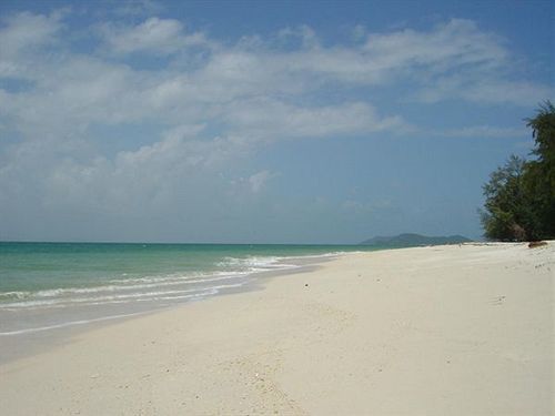 D'Coconut Island Resort Besar Island  Exterior photo