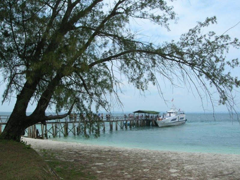 D'Coconut Island Resort Besar Island  Exterior photo